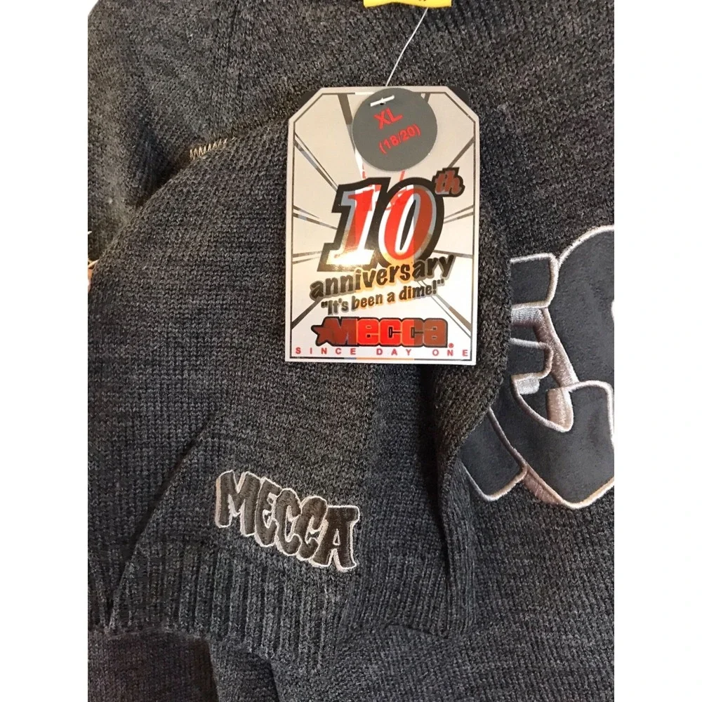 10th Anniv Mecca Sweater Men's Size Blk Gray Long Sleeve Free Beanie Y2K M 10-12